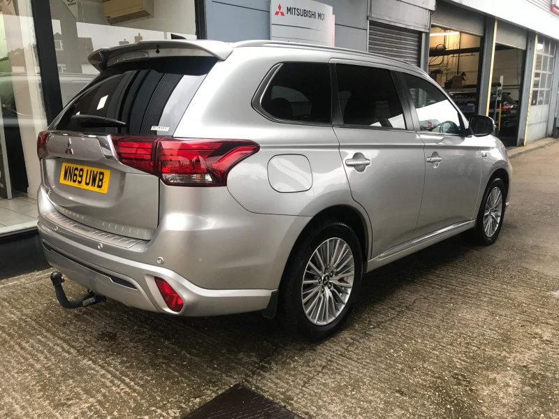 MITSUBISHI OUTLANDER