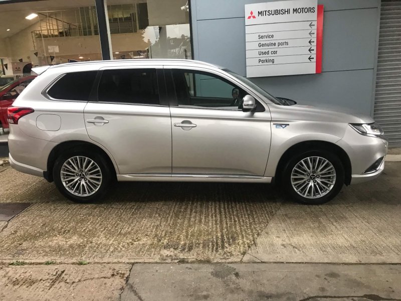 MITSUBISHI OUTLANDER