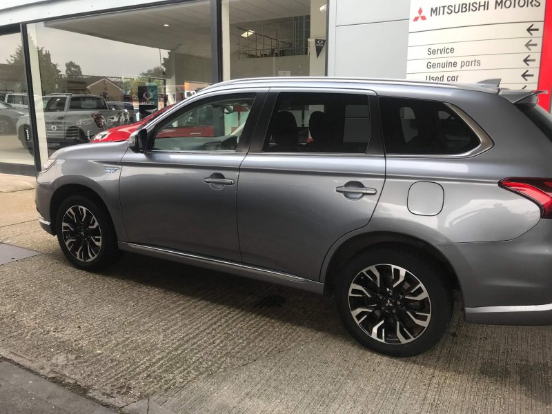 MITSUBISHI OUTLANDER