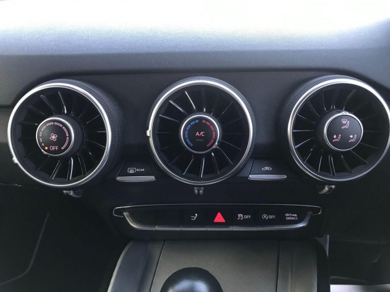 AUDI TT