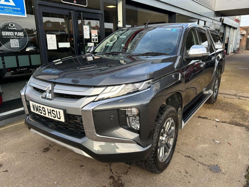 MITSUBISHI L200