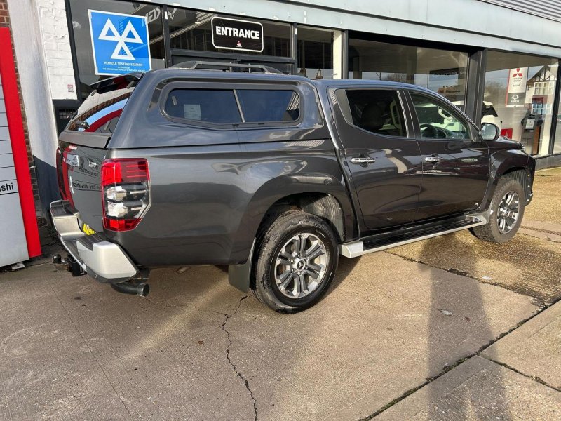 MITSUBISHI L200
