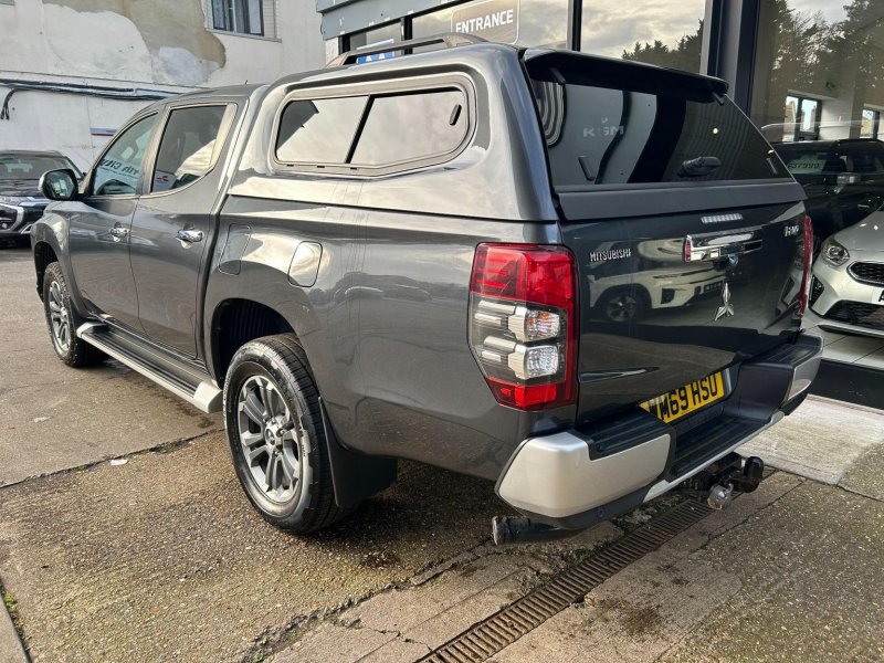 MITSUBISHI L200