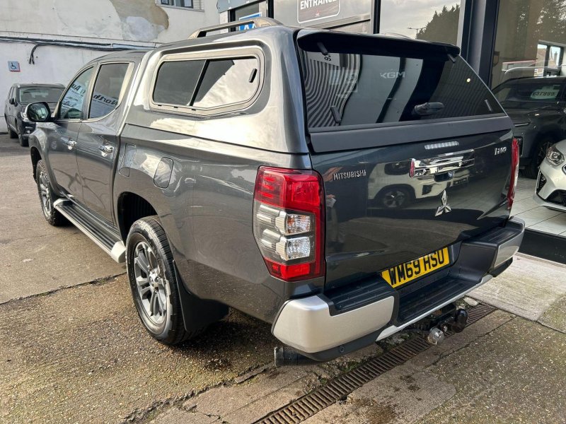MITSUBISHI L200