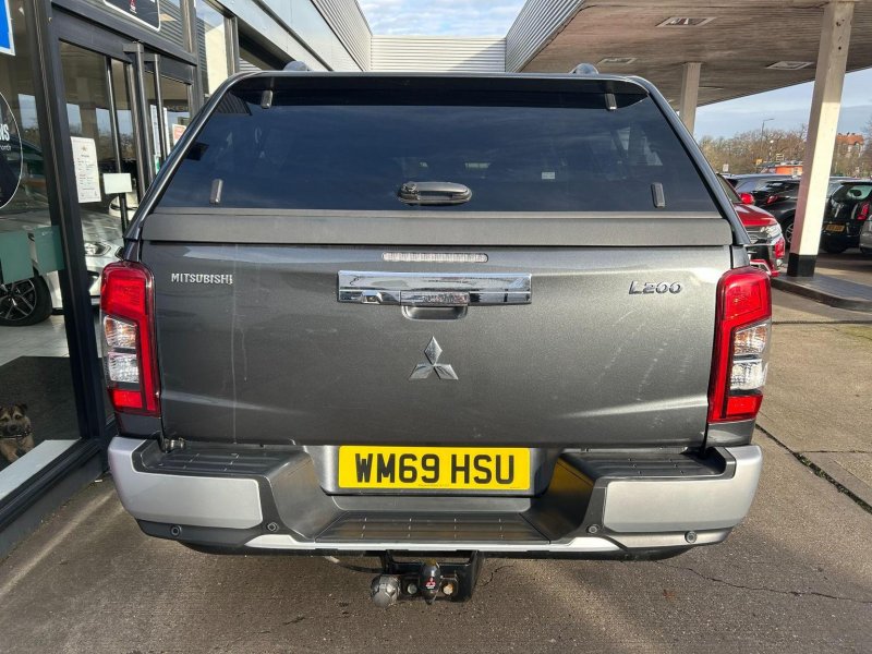 MITSUBISHI L200
