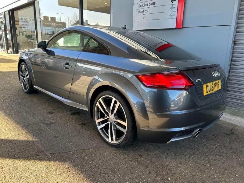 AUDI TT