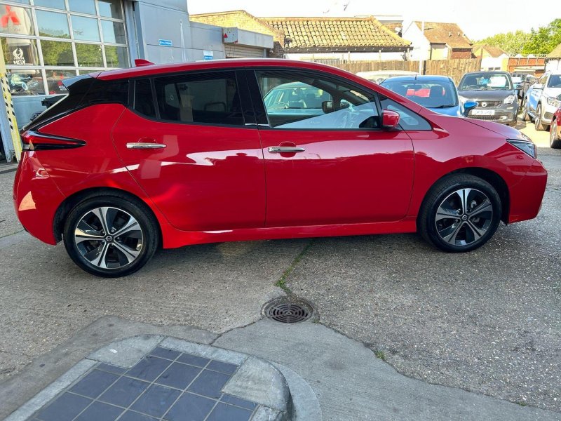 NISSAN LEAF